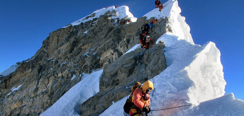 Snowstorm on Mount Everest: 3 Sherpa climbers die 1 Snowstorm on Mount Everest